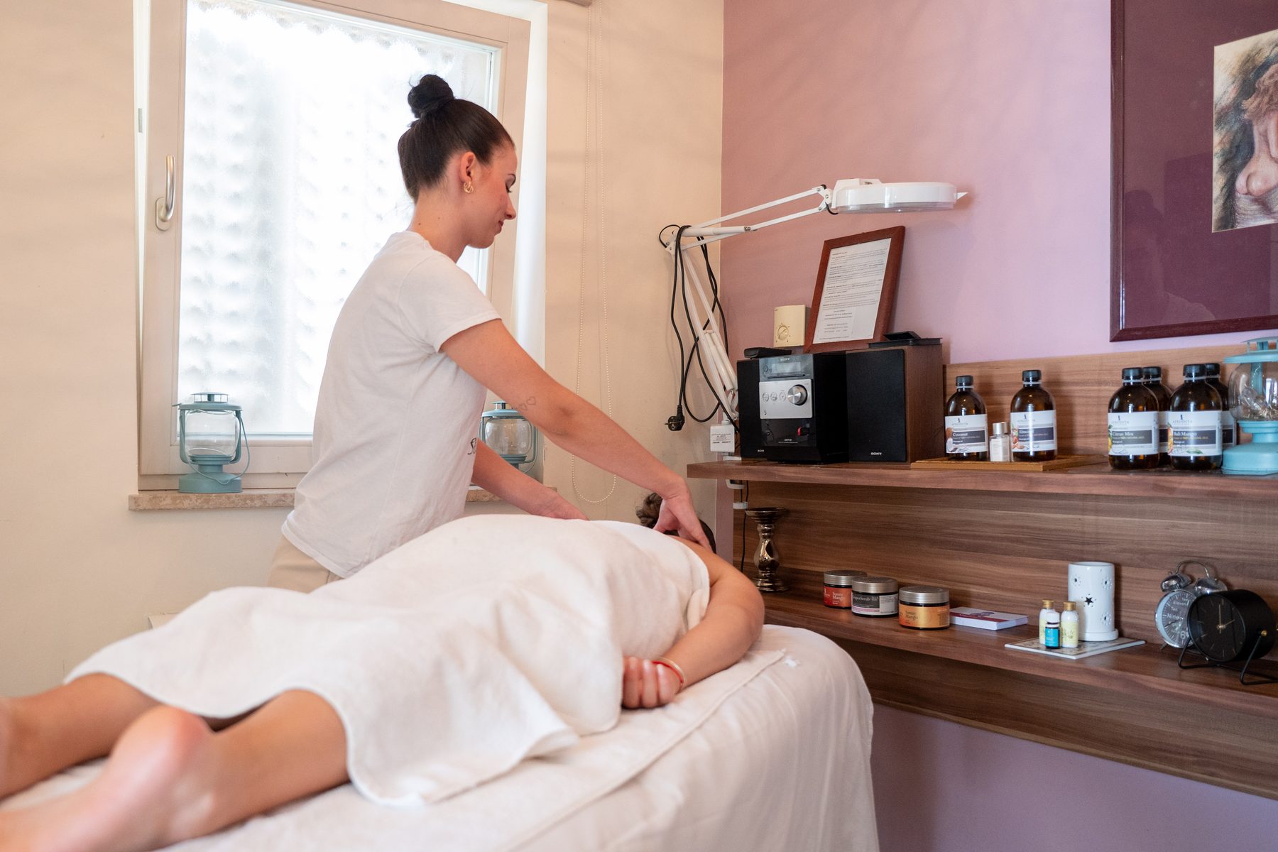 Maserka u salonu za masažu Ville Štefanije